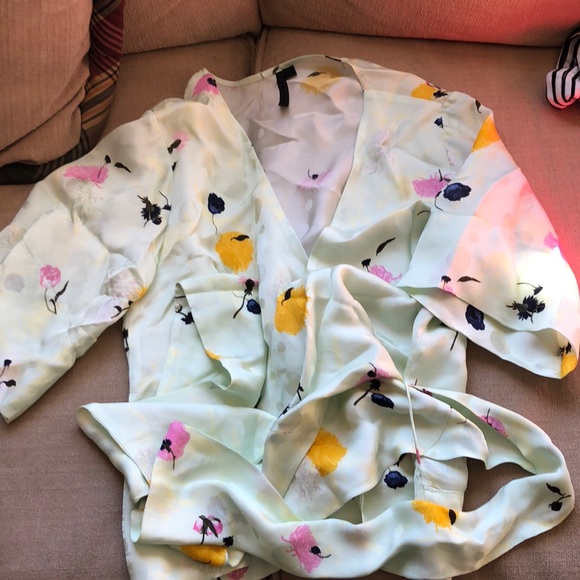 Amazing blouse - Picture 5 of 6